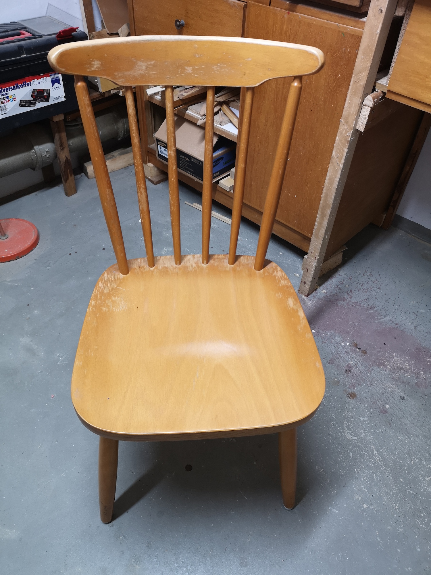 Stuhl noch nicht restauriert